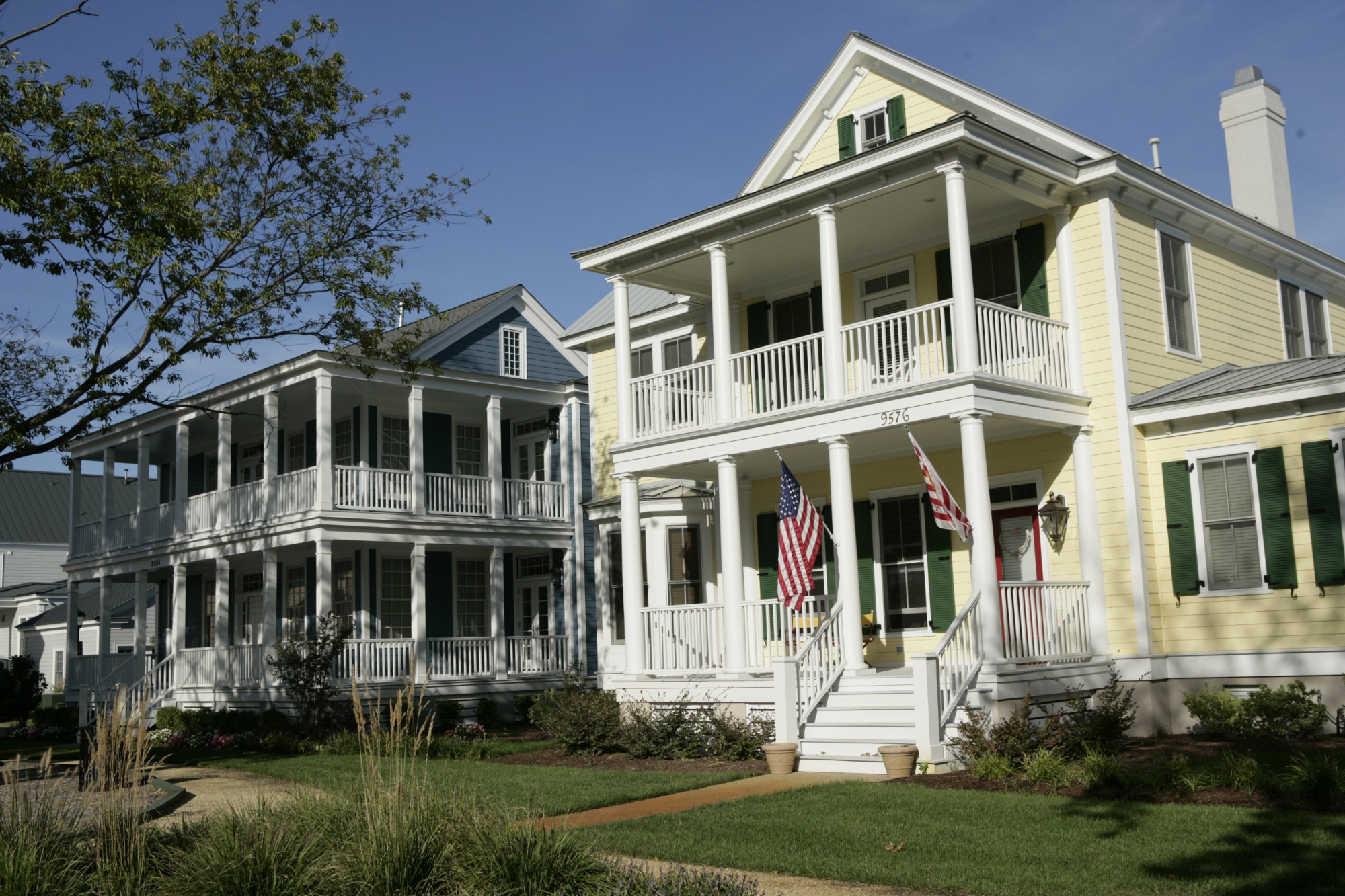 houses on park colonial revival